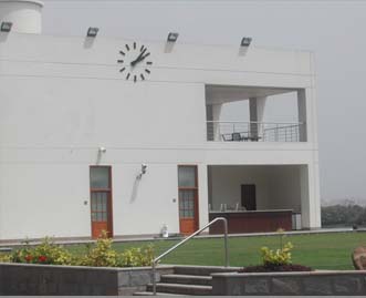 karachi_club_wall_clock_outdoor